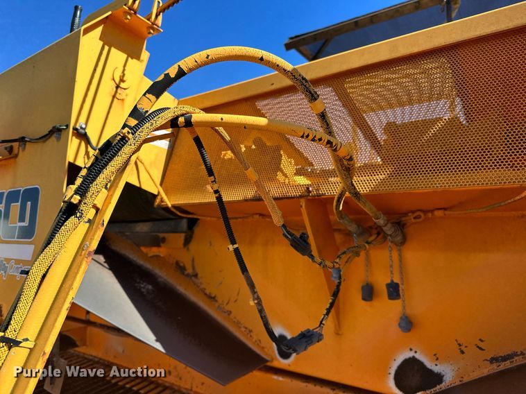 image for item NQ9528 2004 Rosco SPRHH  chip spreader