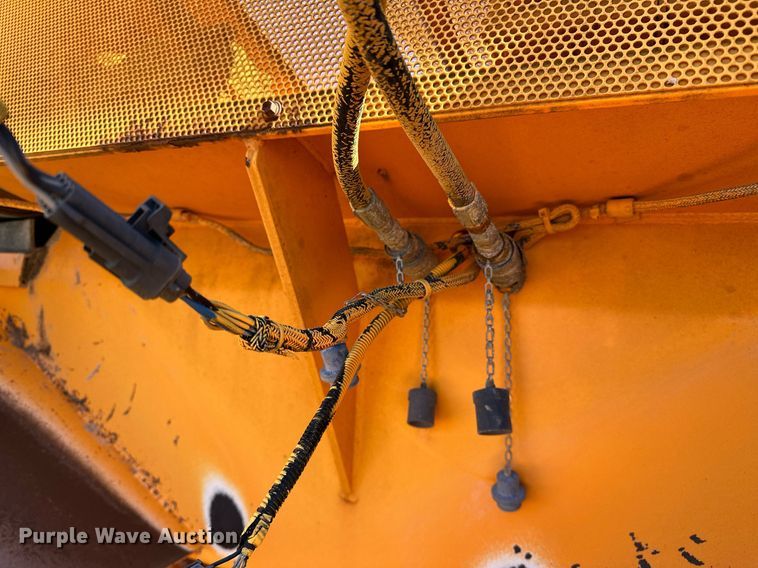 image for item NQ9528 2004 Rosco SPRHH  chip spreader