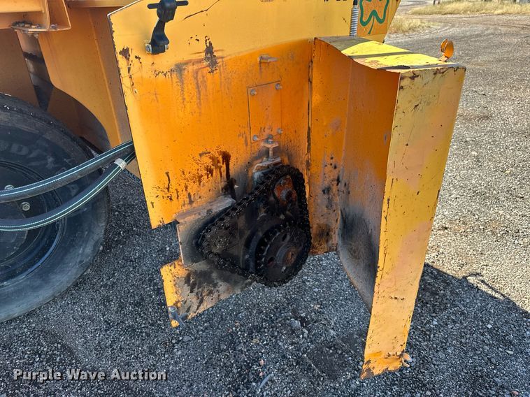 image for item NQ9528 2004 Rosco SPRHH  chip spreader