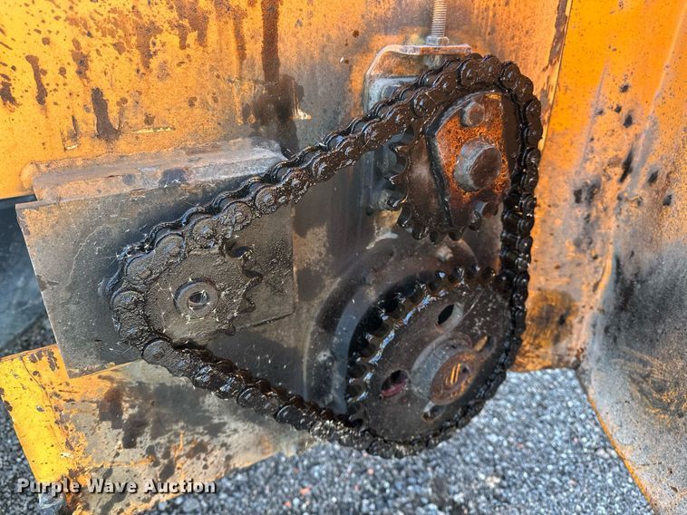 image for item NQ9528 2004 Rosco SPRHH  chip spreader