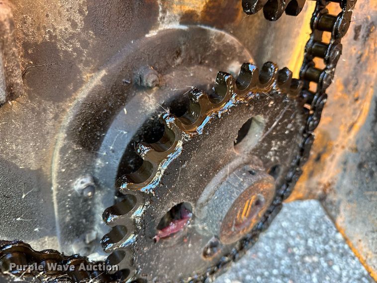 image for item NQ9528 2004 Rosco SPRHH  chip spreader