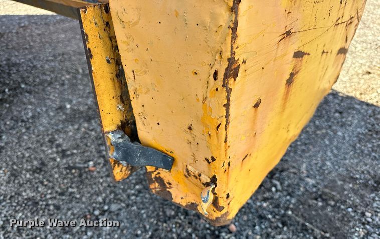 image for item NQ9528 2004 Rosco SPRHH  chip spreader