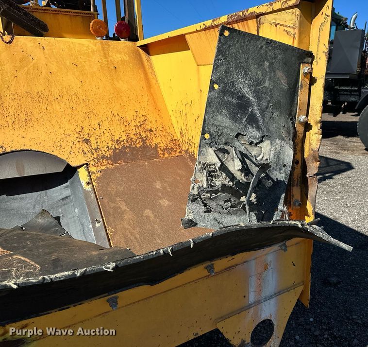 image for item NQ9528 2004 Rosco SPRHH  chip spreader