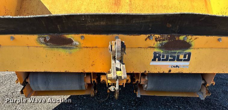 image for item NQ9528 2004 Rosco SPRHH  chip spreader