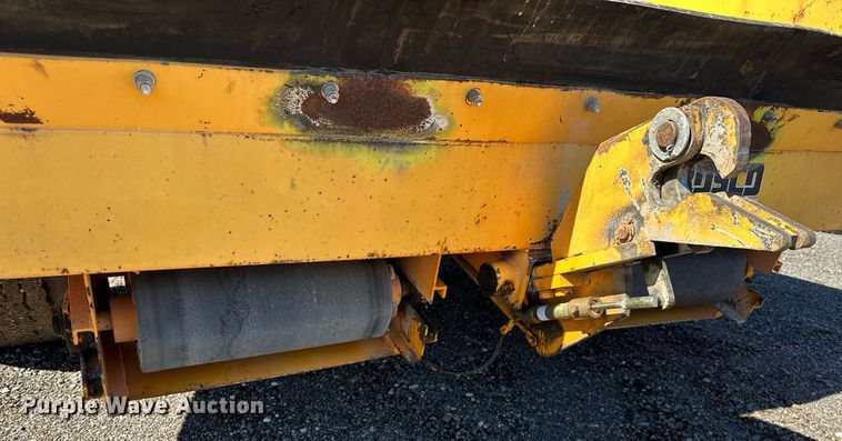 image for item NQ9528 2004 Rosco SPRHH  chip spreader