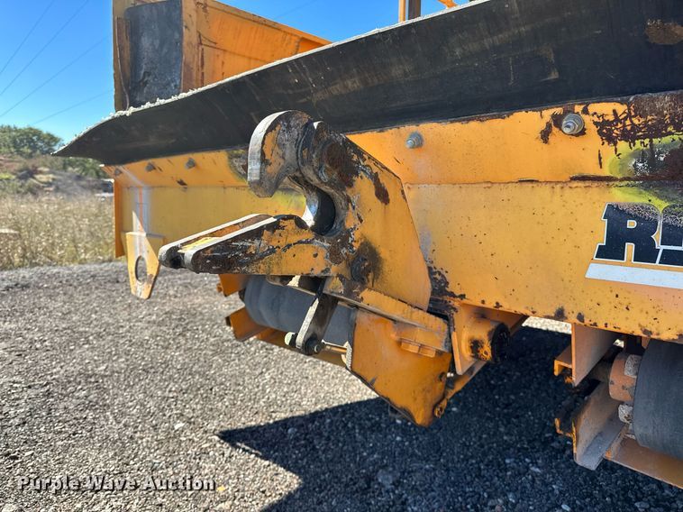 image for item NQ9528 2004 Rosco SPRHH  chip spreader