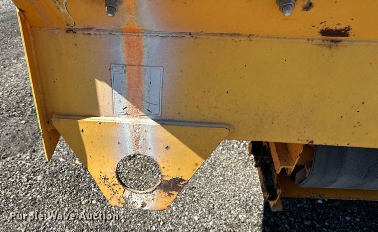 image for item NQ9528 2004 Rosco SPRHH  chip spreader