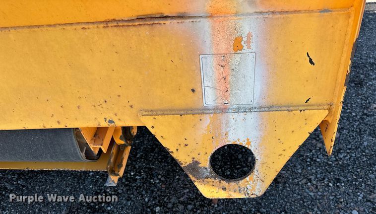 image for item NQ9528 2004 Rosco SPRHH  chip spreader