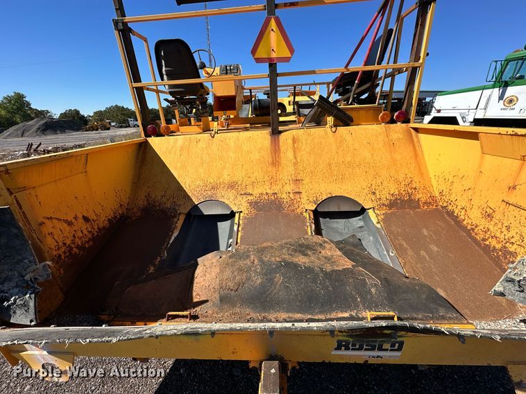 image for item NQ9528 2004 Rosco SPRHH  chip spreader