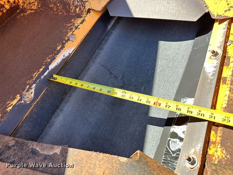 image for item NQ9528 2004 Rosco SPRHH  chip spreader