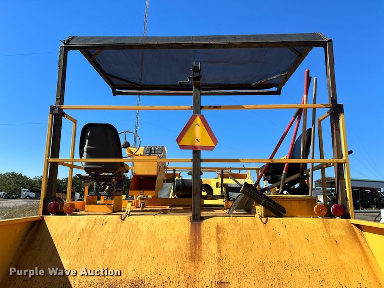 image for item NQ9528 2004 Rosco SPRHH  chip spreader