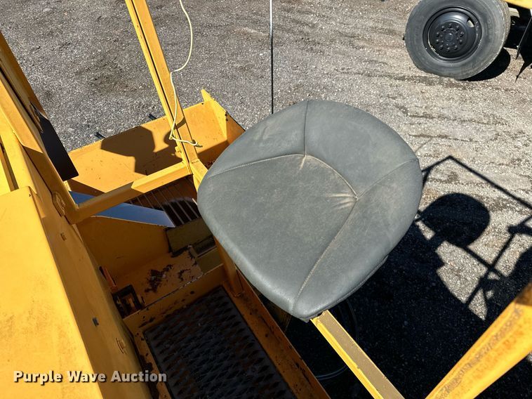 image for item NQ9528 2004 Rosco SPRHH  chip spreader