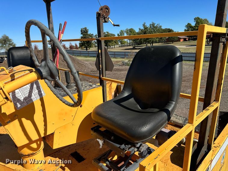 image for item NQ9528 2004 Rosco SPRHH  chip spreader