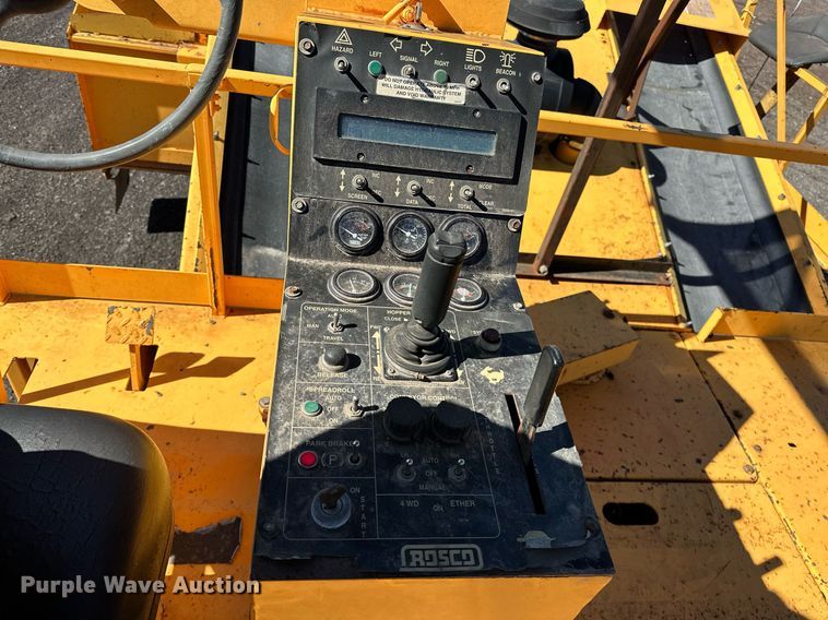 image for item NQ9528 2004 Rosco SPRHH  chip spreader