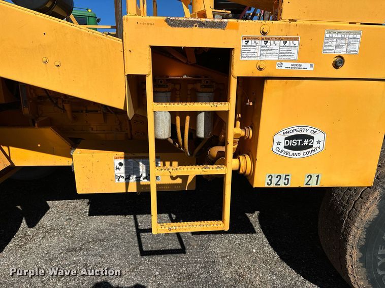 image for item NQ9528 2004 Rosco SPRHH  chip spreader