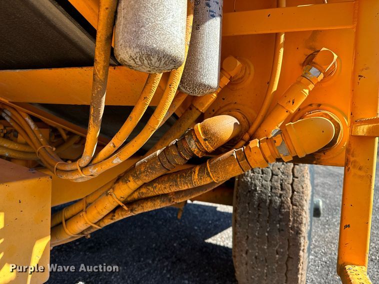 image for item NQ9528 2004 Rosco SPRHH  chip spreader