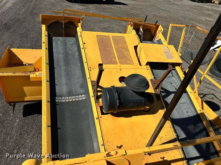 image for item NQ9528 2004 Rosco SPRHH  chip spreader