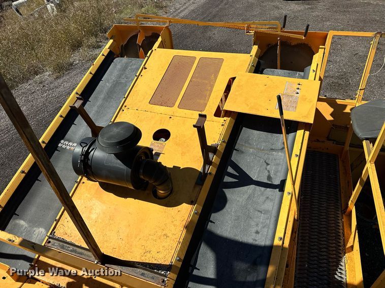 image for item NQ9528 2004 Rosco SPRHH  chip spreader