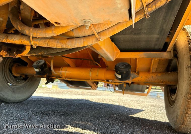 image for item NQ9528 2004 Rosco SPRHH  chip spreader