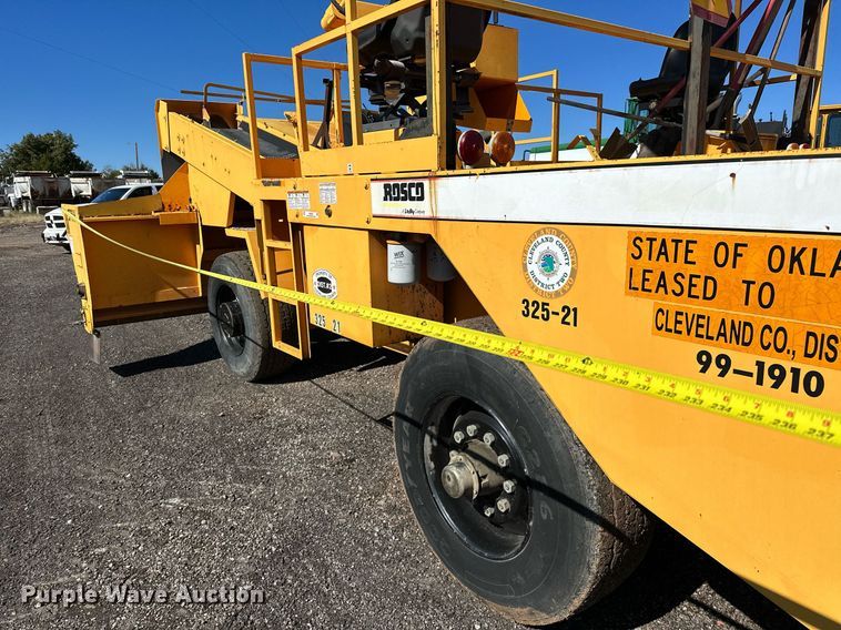 image for item NQ9528 2004 Rosco SPRHH  chip spreader