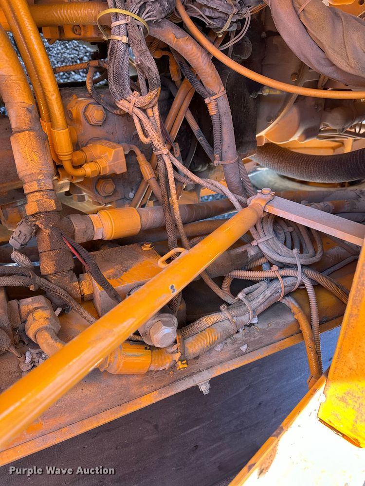 image for item NQ9528 2004 Rosco SPRHH  chip spreader