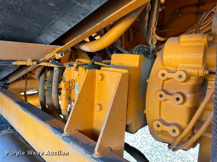 image for item NQ9528 2004 Rosco SPRHH  chip spreader