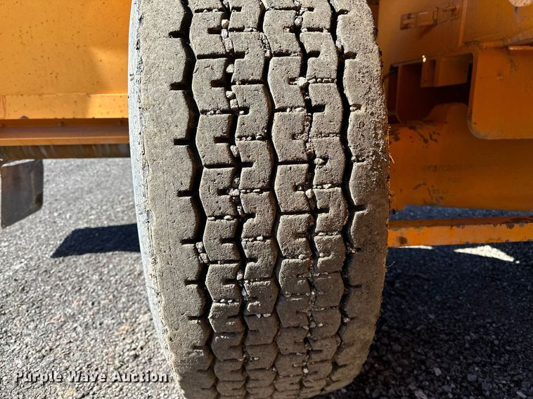 image for item NQ9528 2004 Rosco SPRHH  chip spreader