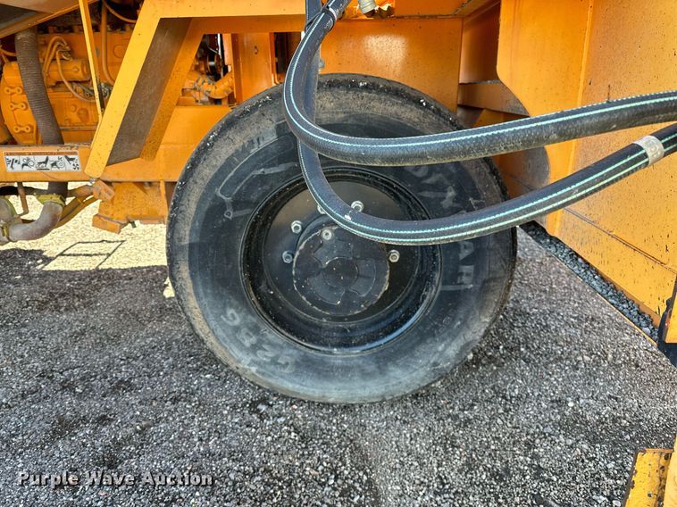 image for item NQ9528 2004 Rosco SPRHH  chip spreader