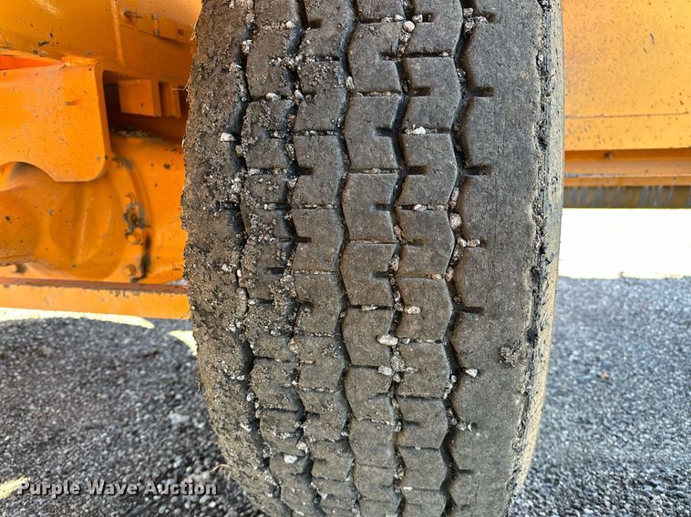 image for item NQ9528 2004 Rosco SPRHH  chip spreader