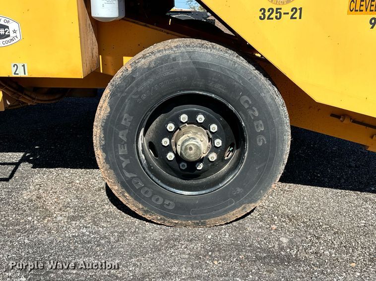 image for item NQ9528 2004 Rosco SPRHH  chip spreader