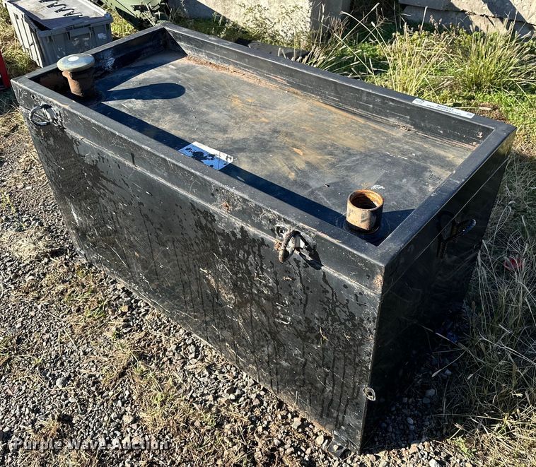 image for item NQ9533 Fuel tank