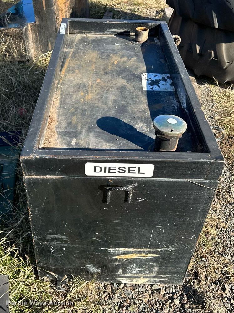 image for item NQ9533 Fuel tank