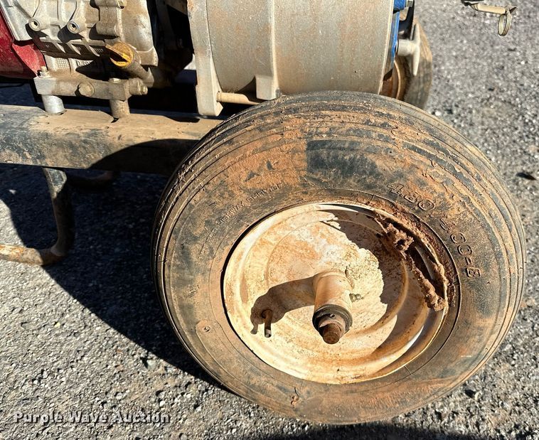 image for item NQ9535 Water pump