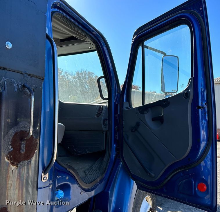 image for item NR9441 2010 Freightliner Business Class M2  dump truck