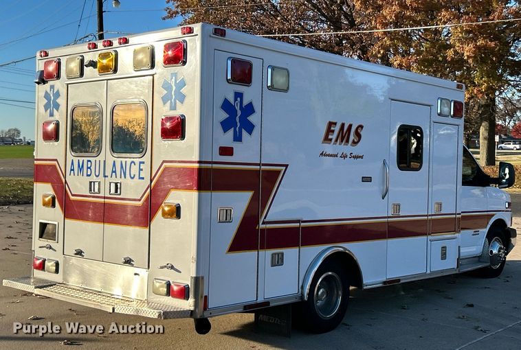 image for item NR9442 2013 Chevrolet Express 4500  ambulance