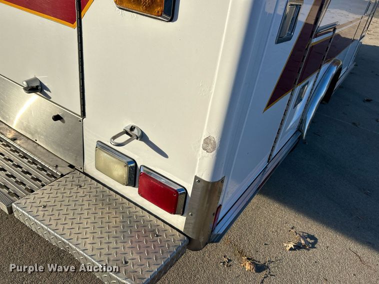 image for item NR9442 2013 Chevrolet Express 4500  ambulance