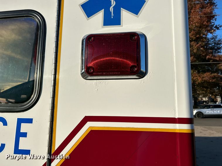 image for item NR9442 2013 Chevrolet Express 4500  ambulance