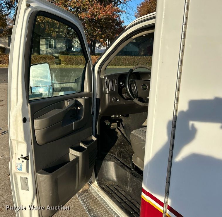 image for item NR9442 2013 Chevrolet Express 4500  ambulance