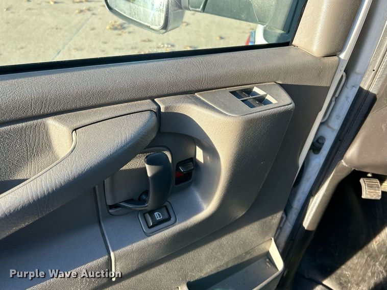 image for item NR9442 2013 Chevrolet Express 4500  ambulance