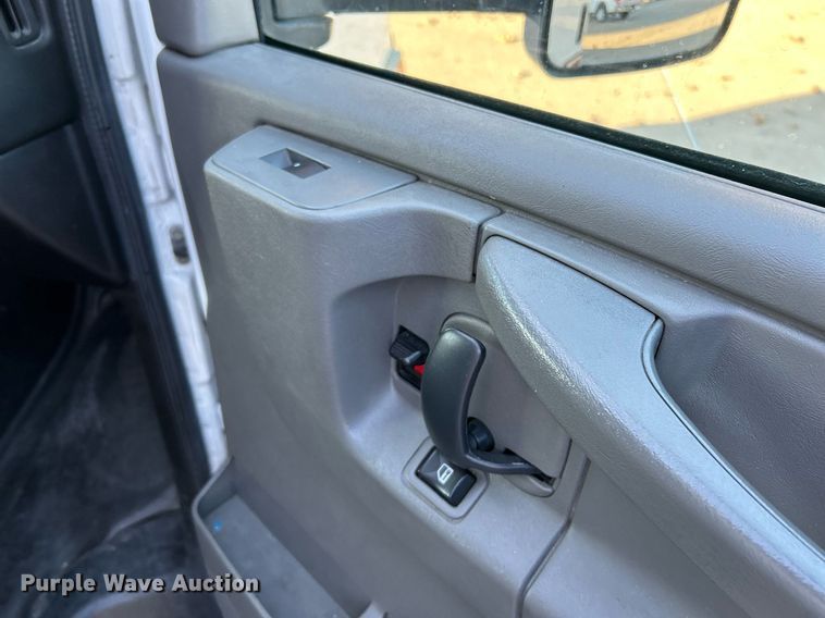 image for item NR9442 2013 Chevrolet Express 4500  ambulance