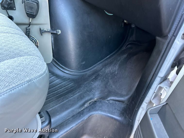 image for item NR9442 2013 Chevrolet Express 4500  ambulance