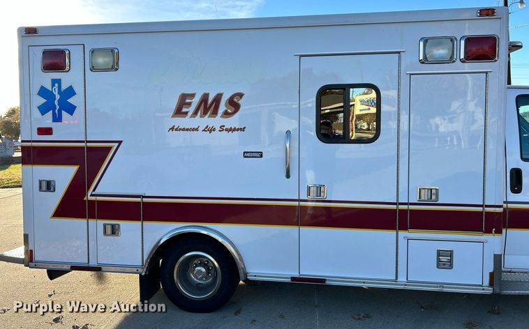 image for item NR9442 2013 Chevrolet Express 4500  ambulance