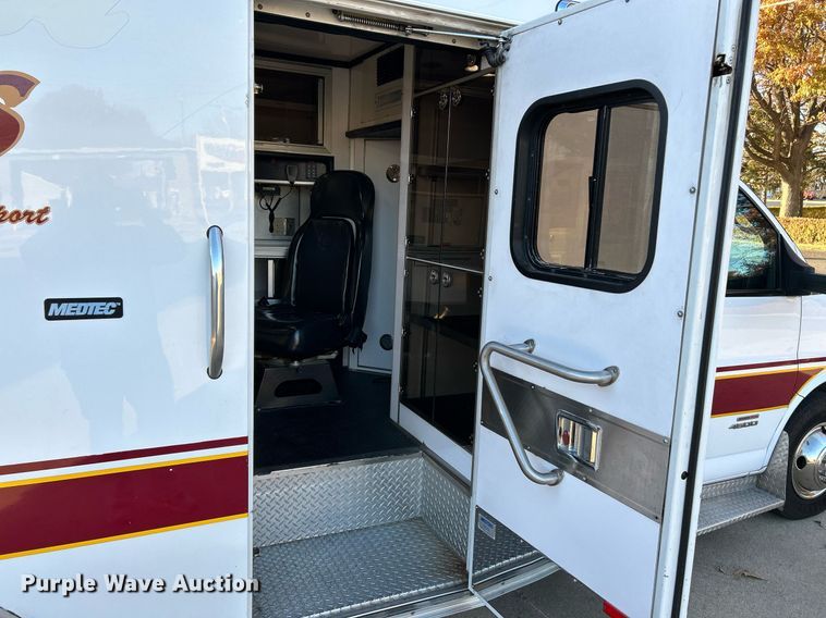image for item NR9442 2013 Chevrolet Express 4500  ambulance