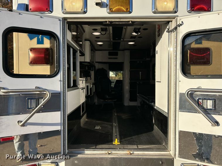 image for item NR9442 2013 Chevrolet Express 4500  ambulance