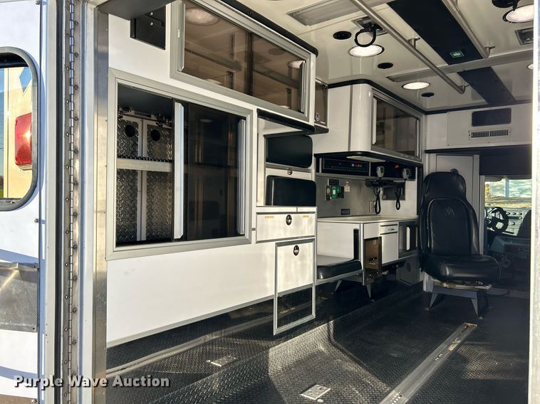 image for item NR9442 2013 Chevrolet Express 4500  ambulance