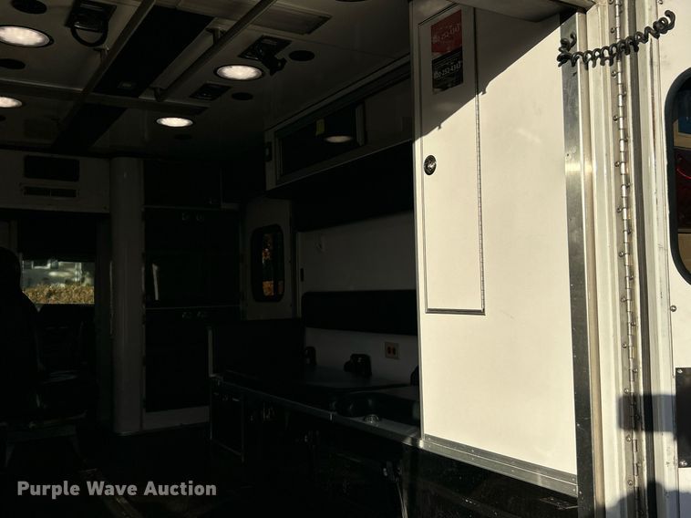 image for item NR9442 2013 Chevrolet Express 4500  ambulance