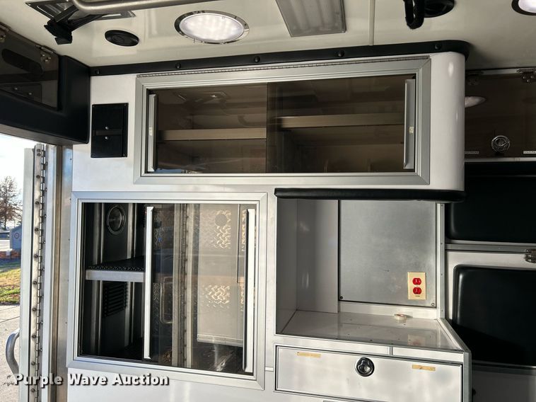 image for item NR9442 2013 Chevrolet Express 4500  ambulance