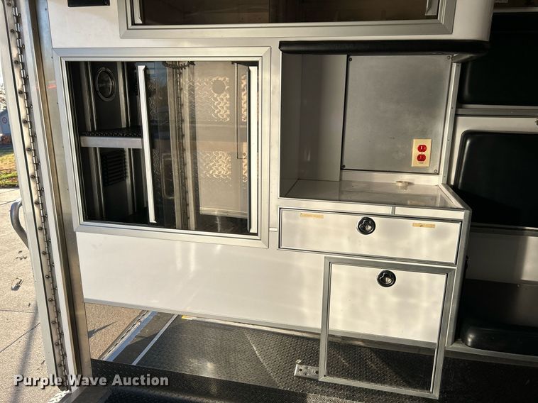 image for item NR9442 2013 Chevrolet Express 4500  ambulance