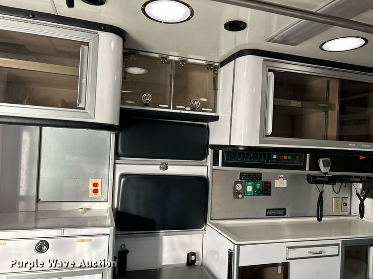 image for item NR9442 2013 Chevrolet Express 4500  ambulance