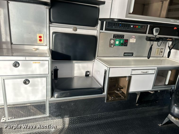 image for item NR9442 2013 Chevrolet Express 4500  ambulance